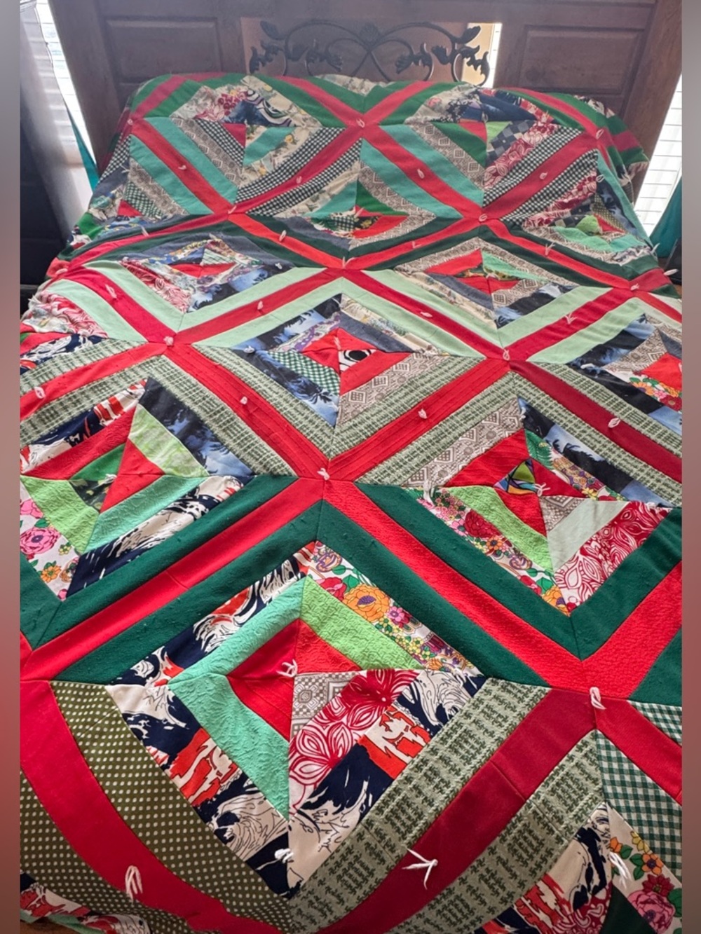 72” x 87” Vintage Handmade Patchwork Quilt – Log Cabin / Scrappy Design - Picture 14 of 14